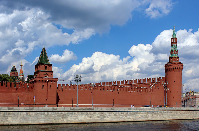 башни и стены древнего Кремля
