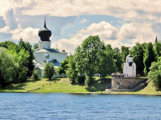 На берегу Великой