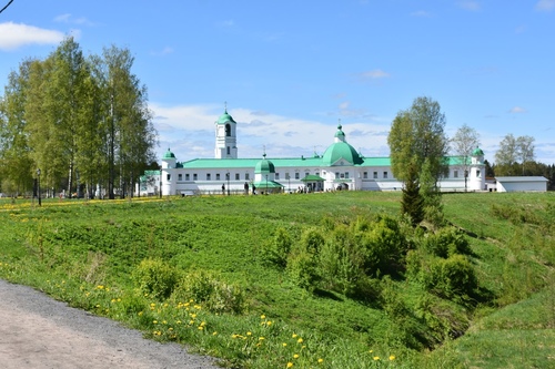 МОНАСТЫРЬ