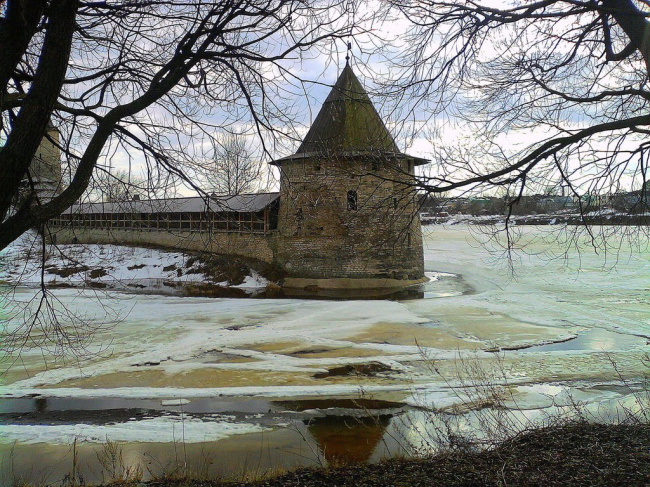 Плоская башня Псковского Кремля