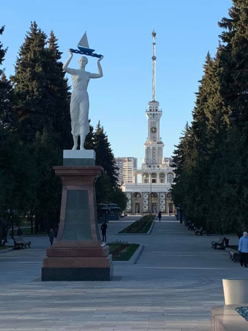 Аллея к Северному речному вокзалу