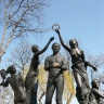 «Я ПАМЯТНИК СЕБЕ ВОЗДВИГ…»   работа  «Памятник «Высоцкому- «Золотое сердце»